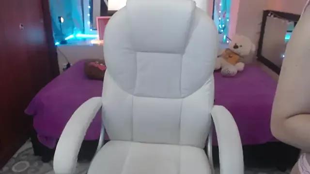 Try our streaming cams variety and talk on a personal level with our adorable girls streamers, showing off their bountiful shapes and dildos.