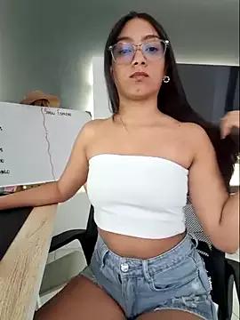 Valen_Rosse from StripChat is Freechat