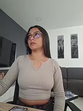 Valen_Rosse from StripChat is Freechat
