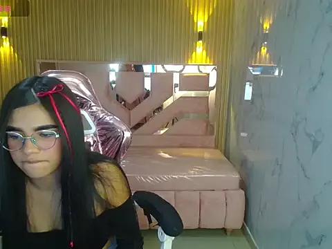 valerie2005_s from StripChat is Freechat