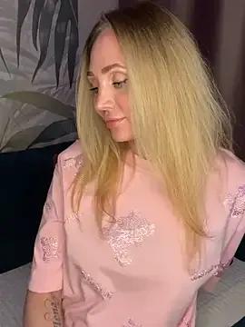 Vanessa_Emmie from StripChat is Freechat