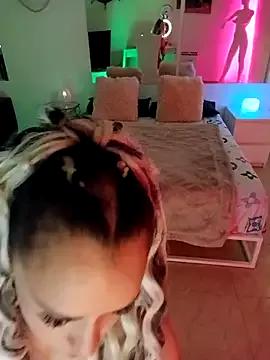 Try our streaming cams variety and talk on a personal level with our adorable girls streamers, showing off their bountiful shapes and dildos.