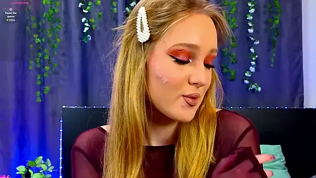 VanessaLightDiamond from StripChat is Freechat