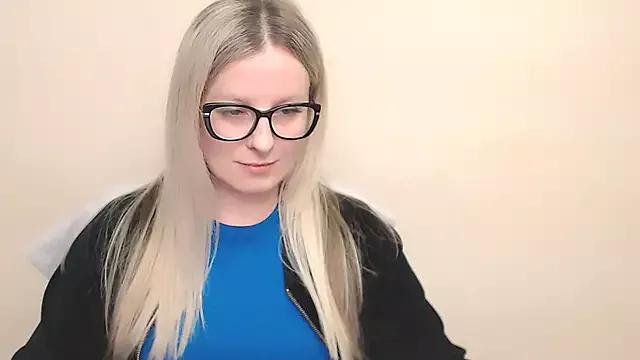 VanillaRose_ from StripChat is Freechat
