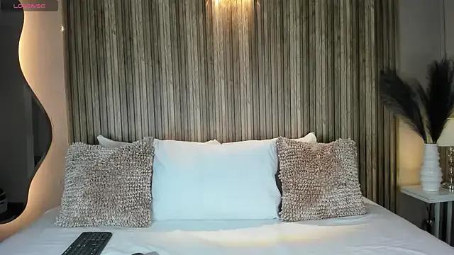 VanneCamiel from StripChat is Freechat