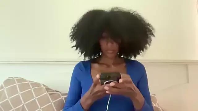 Vaylisse from StripChat is Freechat