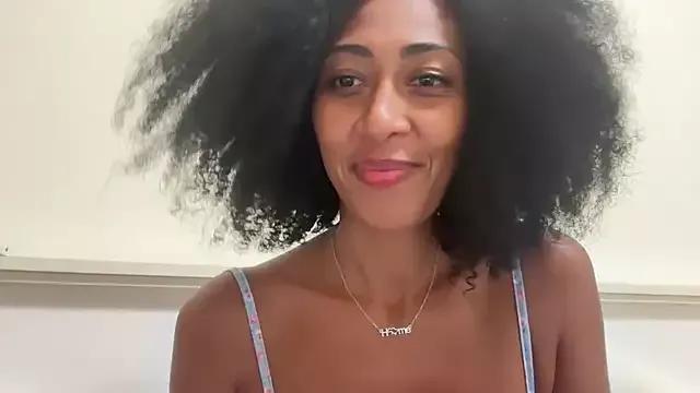 Vaylisse from StripChat is Freechat