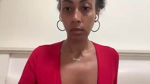Vaylisse from StripChat is Freechat