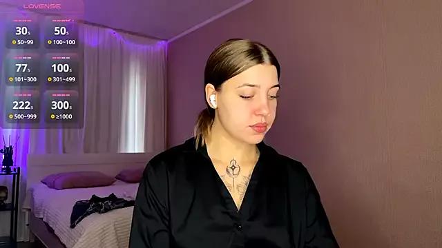 VelvetMiley from StripChat is Freechat