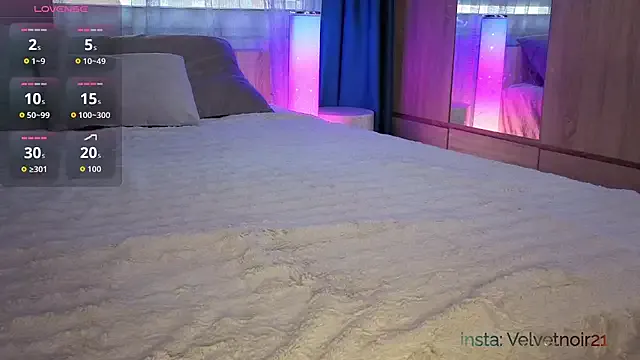 Velvetnoir21 from StripChat