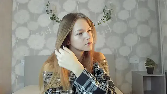 VelvetRisque from StripChat is Freechat