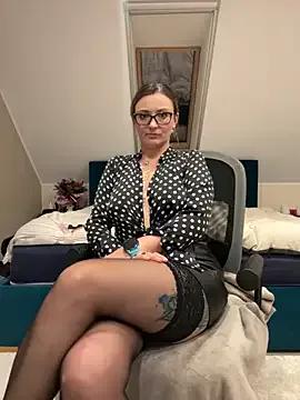 Velvetwitch87 from StripChat is Freechat