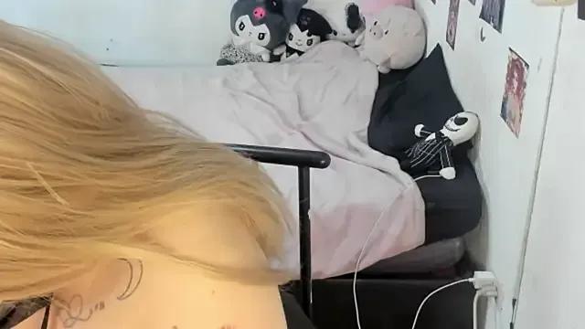 Try our streaming cams variety and talk on a personal level with our adorable girls streamers, showing off their bountiful shapes and dildos.