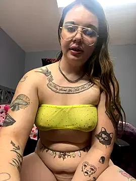 Veronica_VivaVixxen from StripChat is Freechat