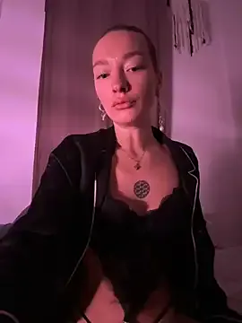 versediamond from StripChat is Freechat