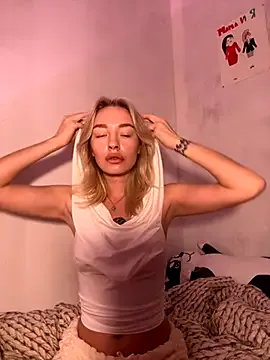 versediamond from StripChat is Freechat