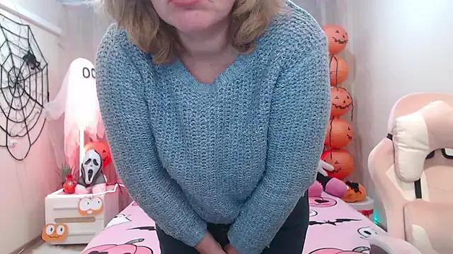 Try our streaming cams variety and talk on a personal level with our adorable girls streamers, showing off their bountiful shapes and dildos.