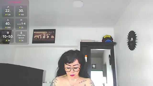 Vicky_hotmilf from StripChat is Freechat