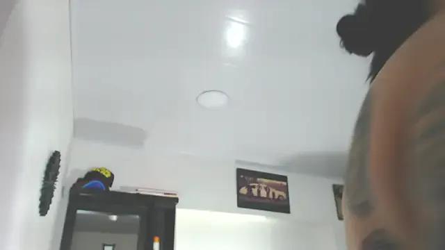 Vicky_hotmilf from StripChat is Freechat