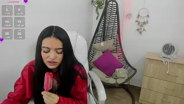 Vicky_Thompons_ from StripChat is Freechat