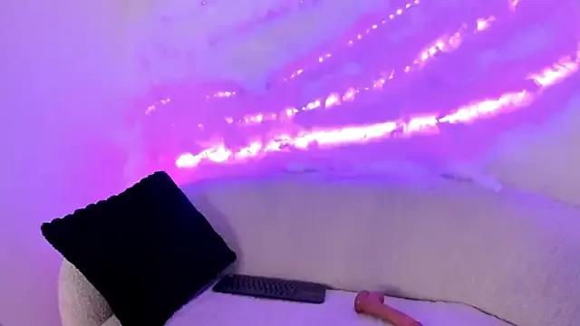 Victoria_Beaumont from StripChat is Freechat