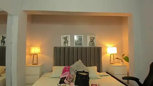Try our streaming cams variety and talk on a personal level with our adorable girls streamers, showing off their bountiful shapes and dildos.
