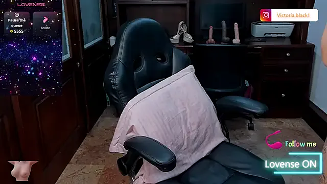 VictoriaHenao from StripChat is Freechat