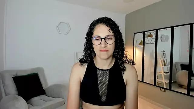 victoriapaz1 from StripChat is Freechat