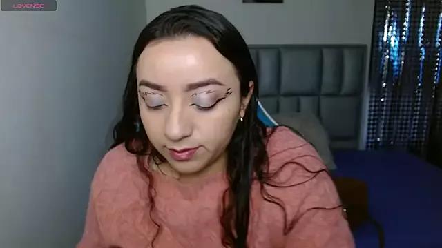 Viiolet_Rosse from StripChat is Freechat