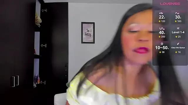 viki_mom from StripChat