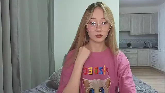 VikiSea from StripChat