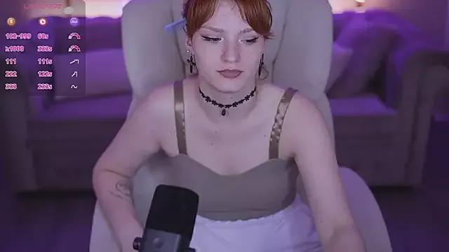 VikkyLoveRed from StripChat is Freechat