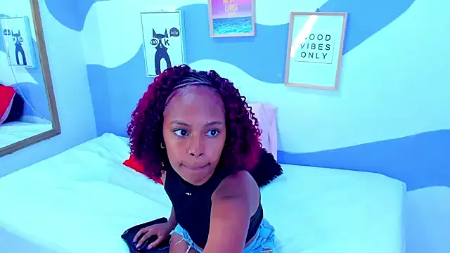 VIOLETA-28 from StripChat is Freechat