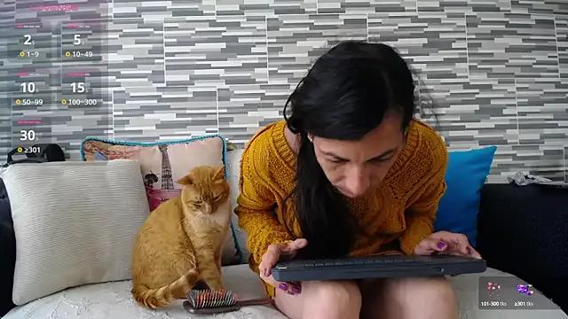 VioletaGomez_Co from StripChat is Freechat