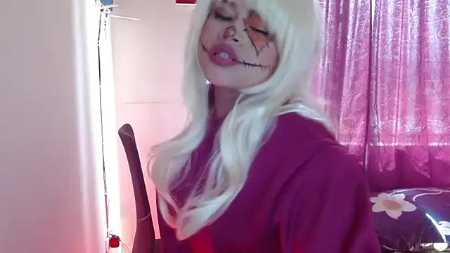 Try our streaming cams variety and talk on a personal level with our adorable girls streamers, showing off their bountiful shapes and dildos.