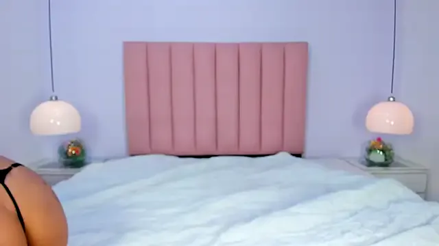 VioletaShine from StripChat is Freechat