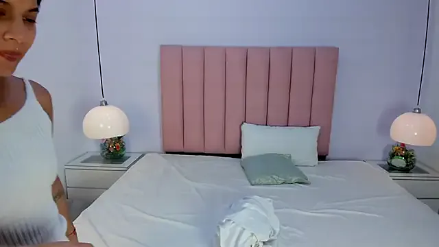 VioletaShine from StripChat is Freechat