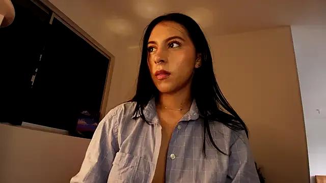 violethun_ from StripChat is Freechat