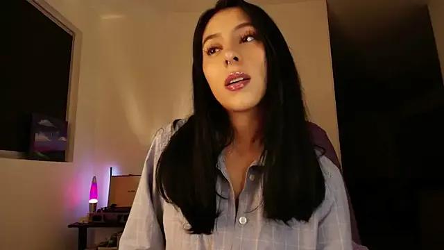 violethun_ from StripChat is Freechat
