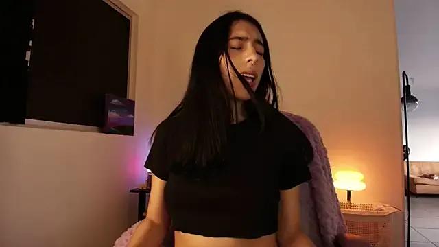 violethun_ from StripChat is Freechat