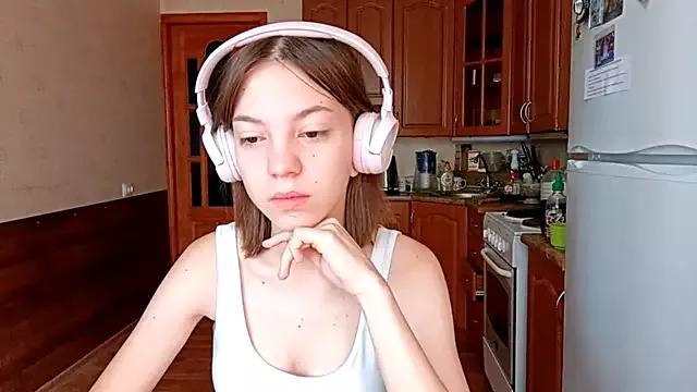 VIOLIN_LUNA from StripChat is Freechat