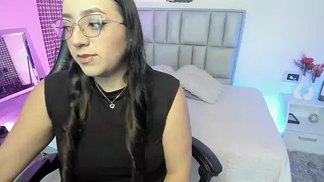 Viollet_rosse from StripChat is Freechat