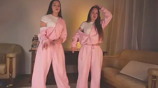 VirginiaRowe from StripChat is Freechat