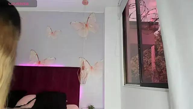 Vivi_prinncess from StripChat