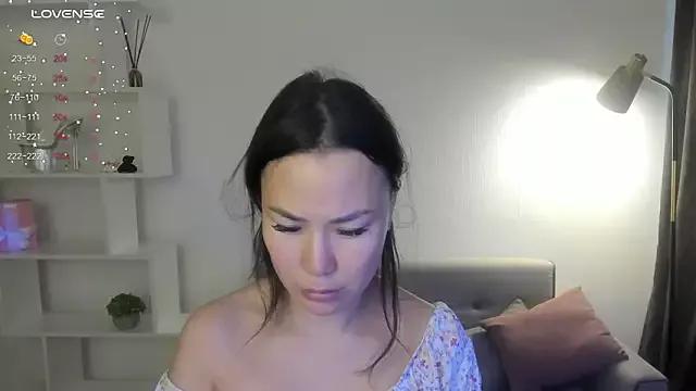 VivianJamess from StripChat is Freechat