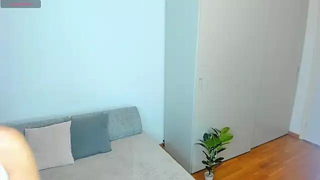 VivianneLis from StripChat is Freechat