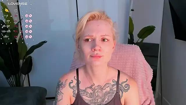 vivirocks from StripChat is Freechat