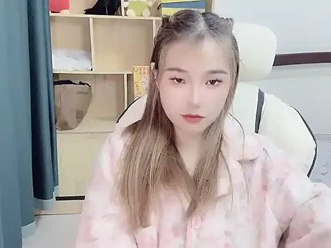 W-Sunflower from StripChat is Freechat