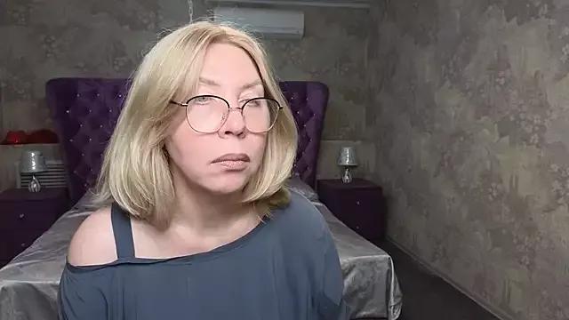 Wendy_Waves from StripChat is Freechat