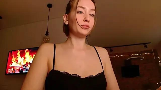 WhitePrincessLuna from StripChat is Freechat